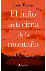 El niño en la cima de la montaña